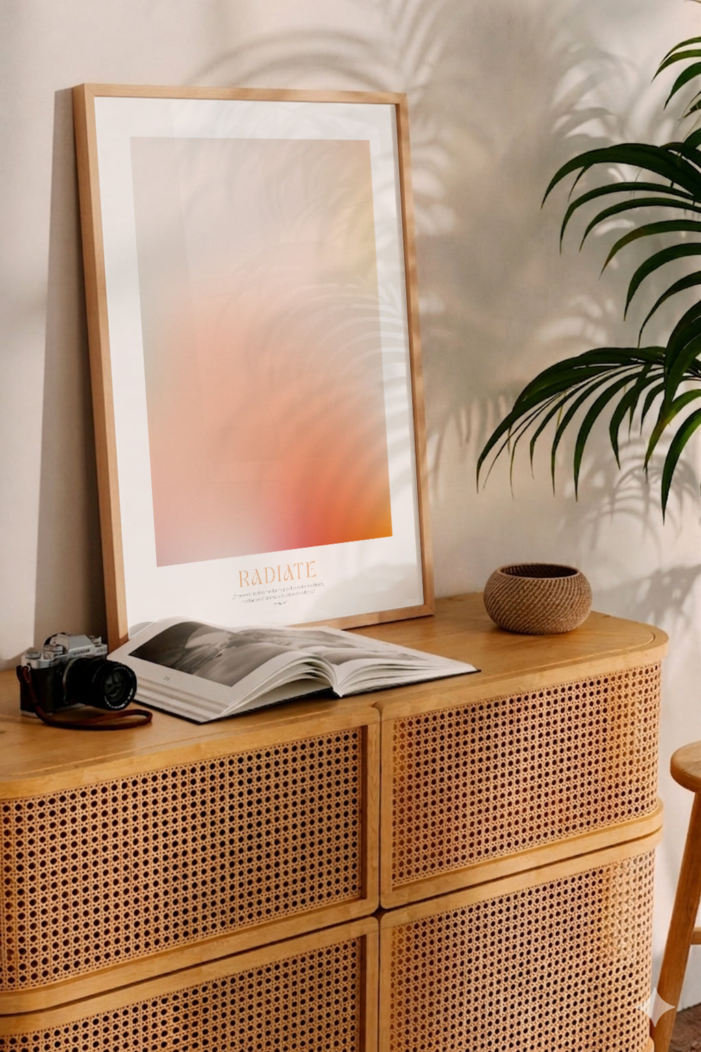RADIATE – Gerahmtes Wandbild 60 x 85cm Hochformat